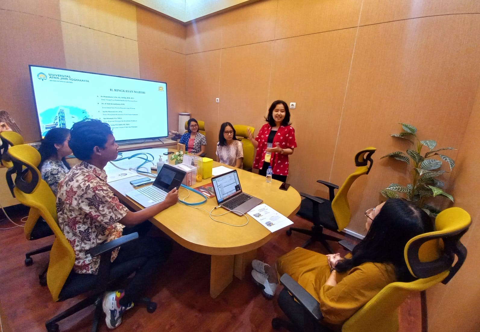 Tingkatkan Kualitas Tenaga Kependidikan, Universitas Atma Jaya Yogyakarta Menyelenggarakan Pelatihan "Service Exellence" Image