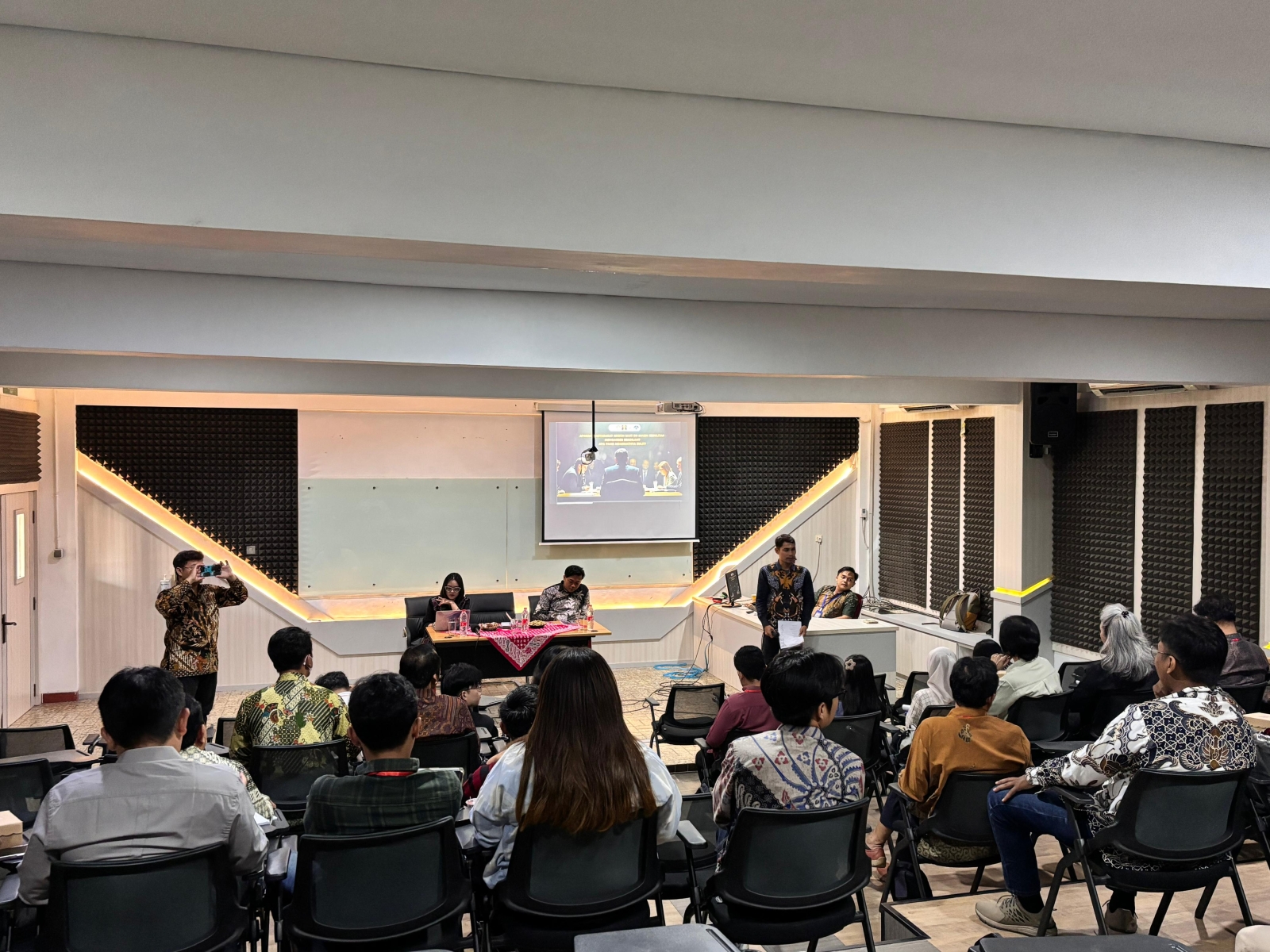 Diklat Paralegal Hari Ketiga: “Keparalegalan, Mediasi, dan Teknik Komunikasi bagi Paralegal” Image