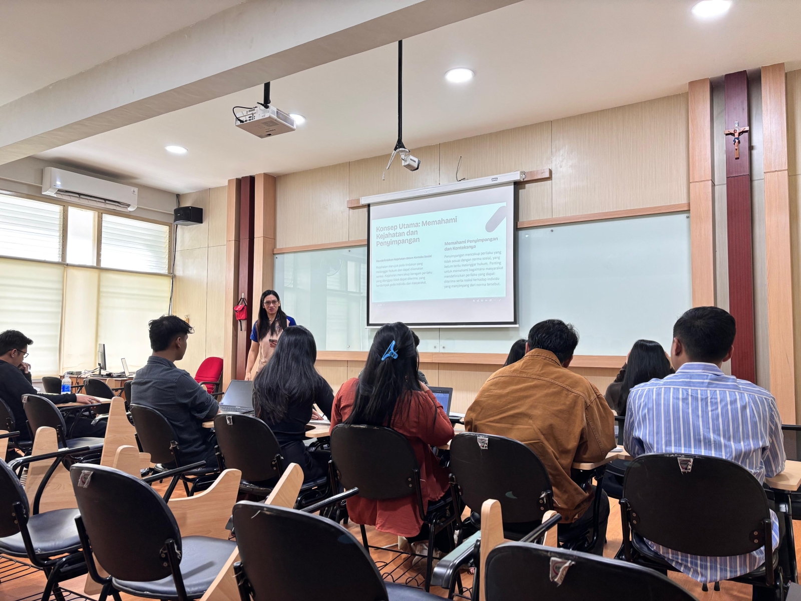 Dosen Tamu NEUST Memberikan Kuliah Introduction to Criminology di FH UAJY Image